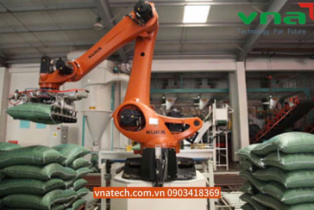 Ứng dụng robot xếp bao kết hợp AGV trong thực tế